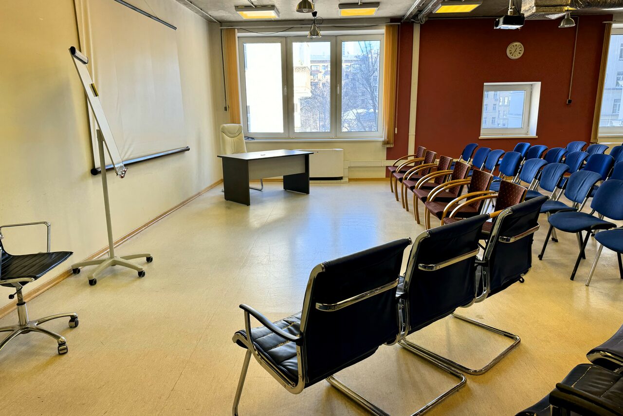 Арендовать Зал с комфортными креслами для образовательных мероприятий