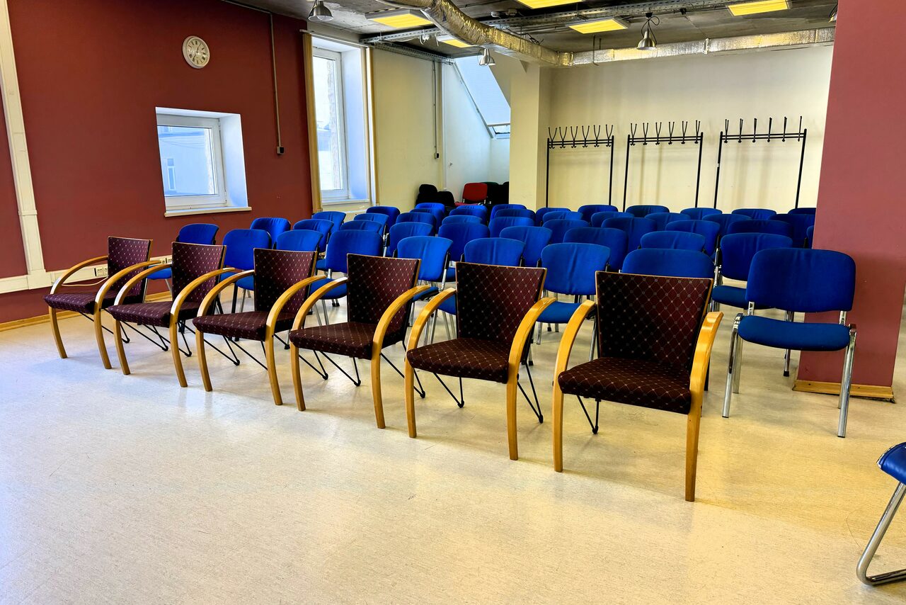 Арендовать Зал с комфортными креслами для образовательных мероприятий