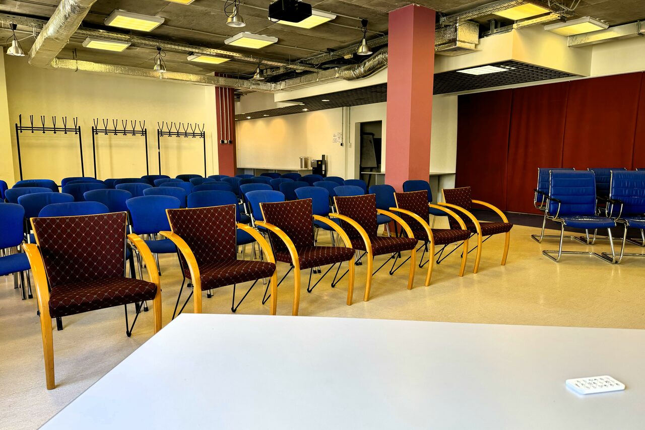 Арендовать Зал с комфортными креслами для образовательных мероприятий