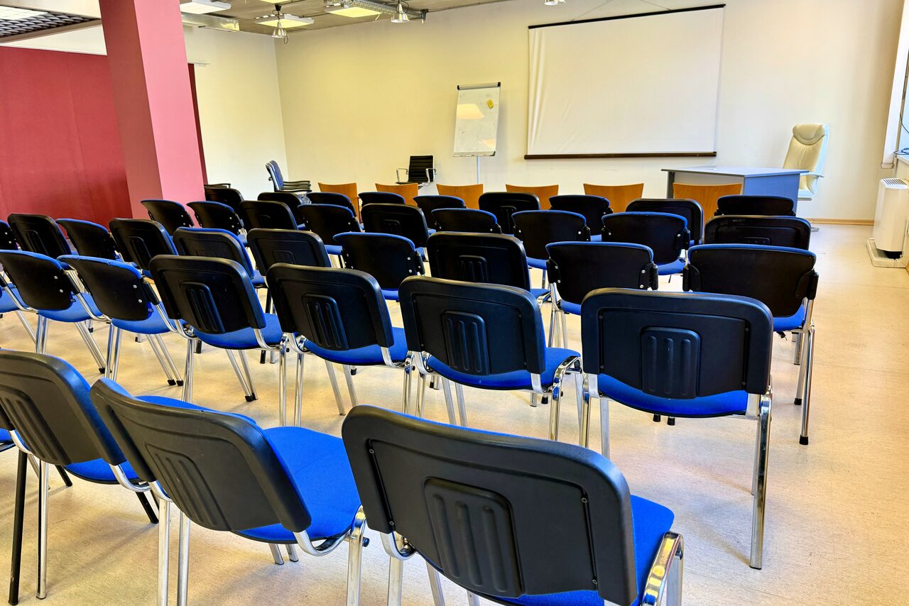 Арендовать Зал с комфортными креслами для образовательных мероприятий