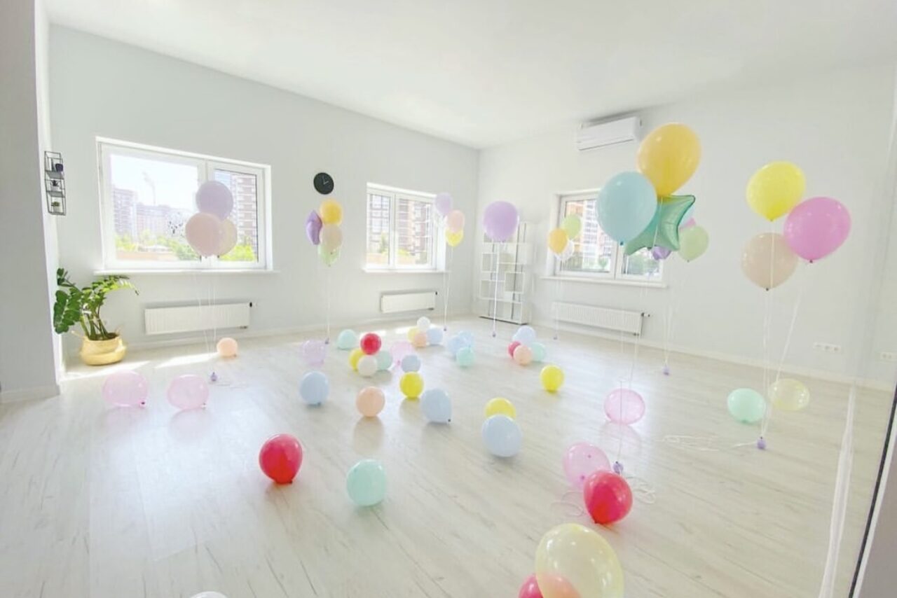 Арендовать Y. ma Loft (Y. ma Лофт). Большой светлый зал с зонированием