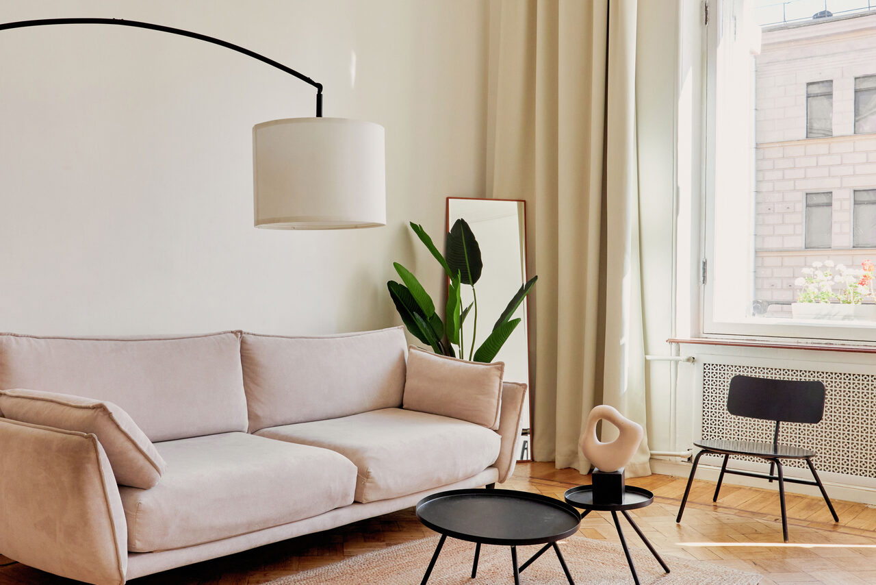 Арендовать Светлый зал с белой циклорамой и балконом