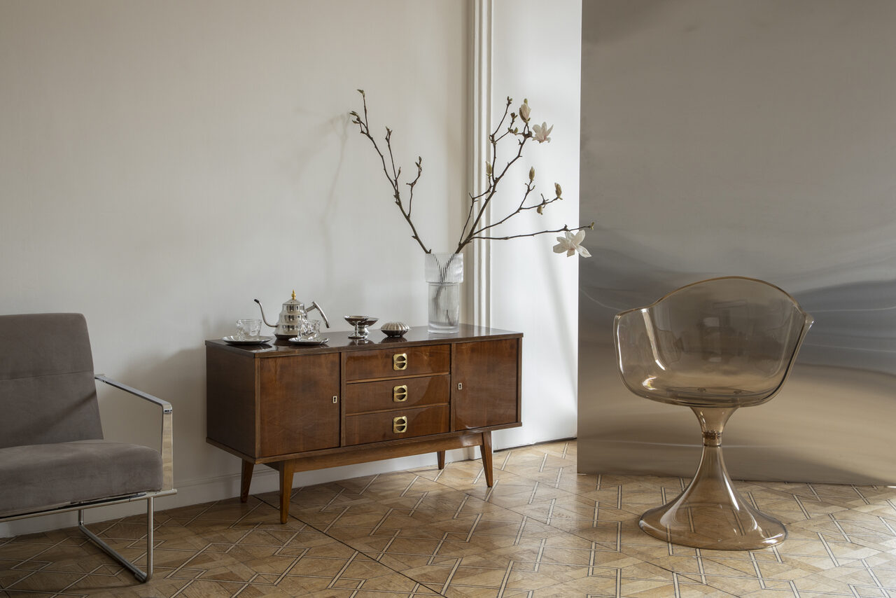 Арендовать Светлый зал с белой циклорамой и балконом