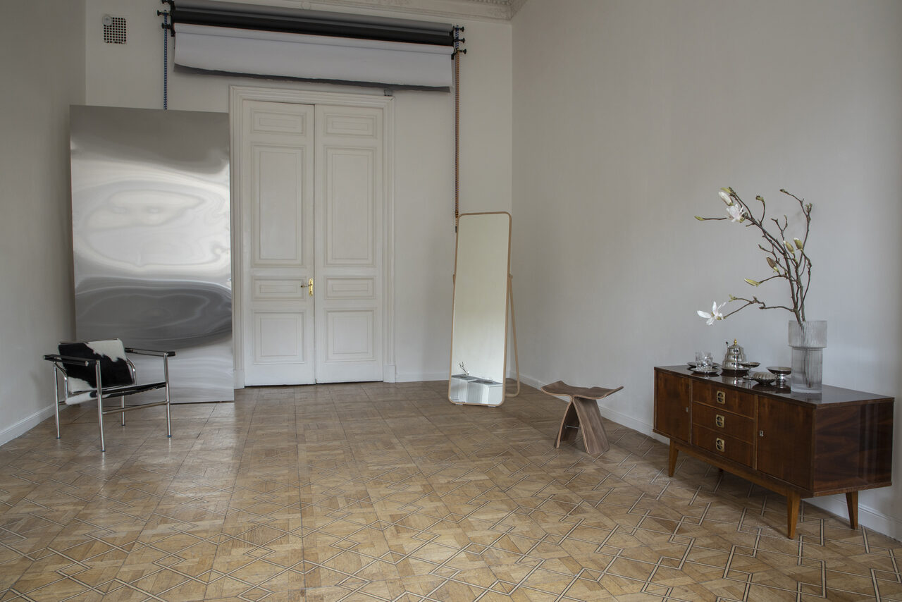 Арендовать Светлый зал с белой циклорамой и балконом