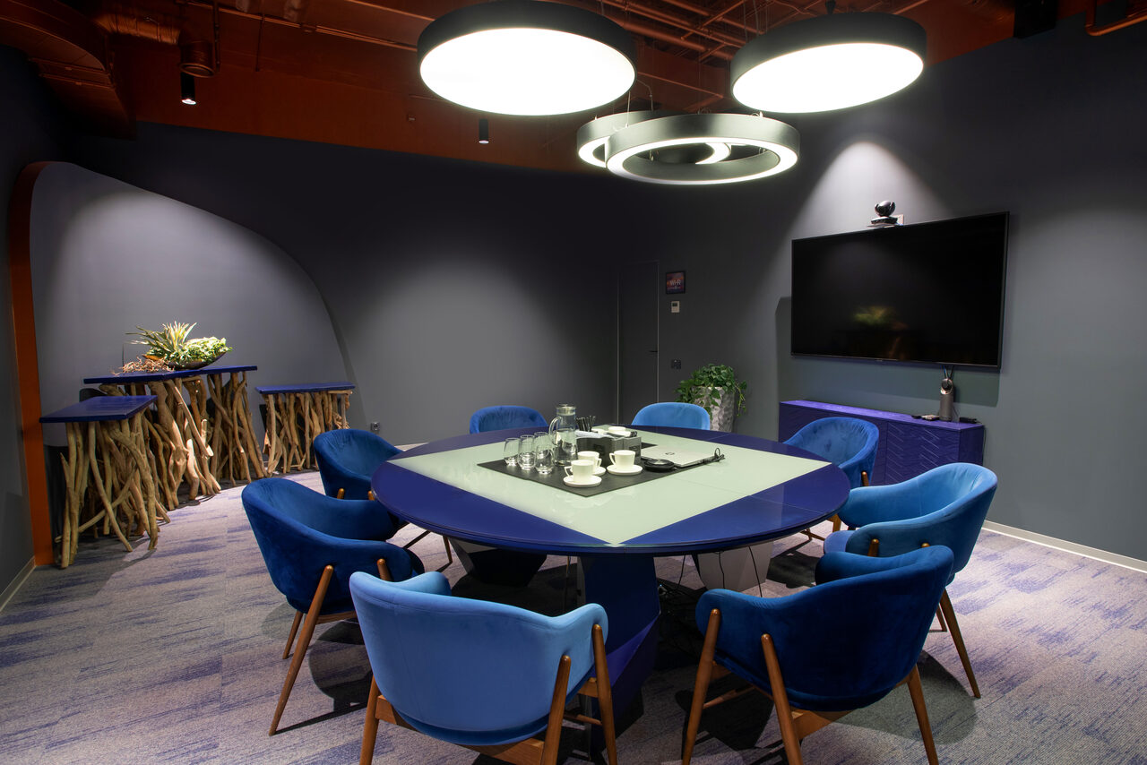 Арендовать Дом Атлантов. Зал с круглым столом