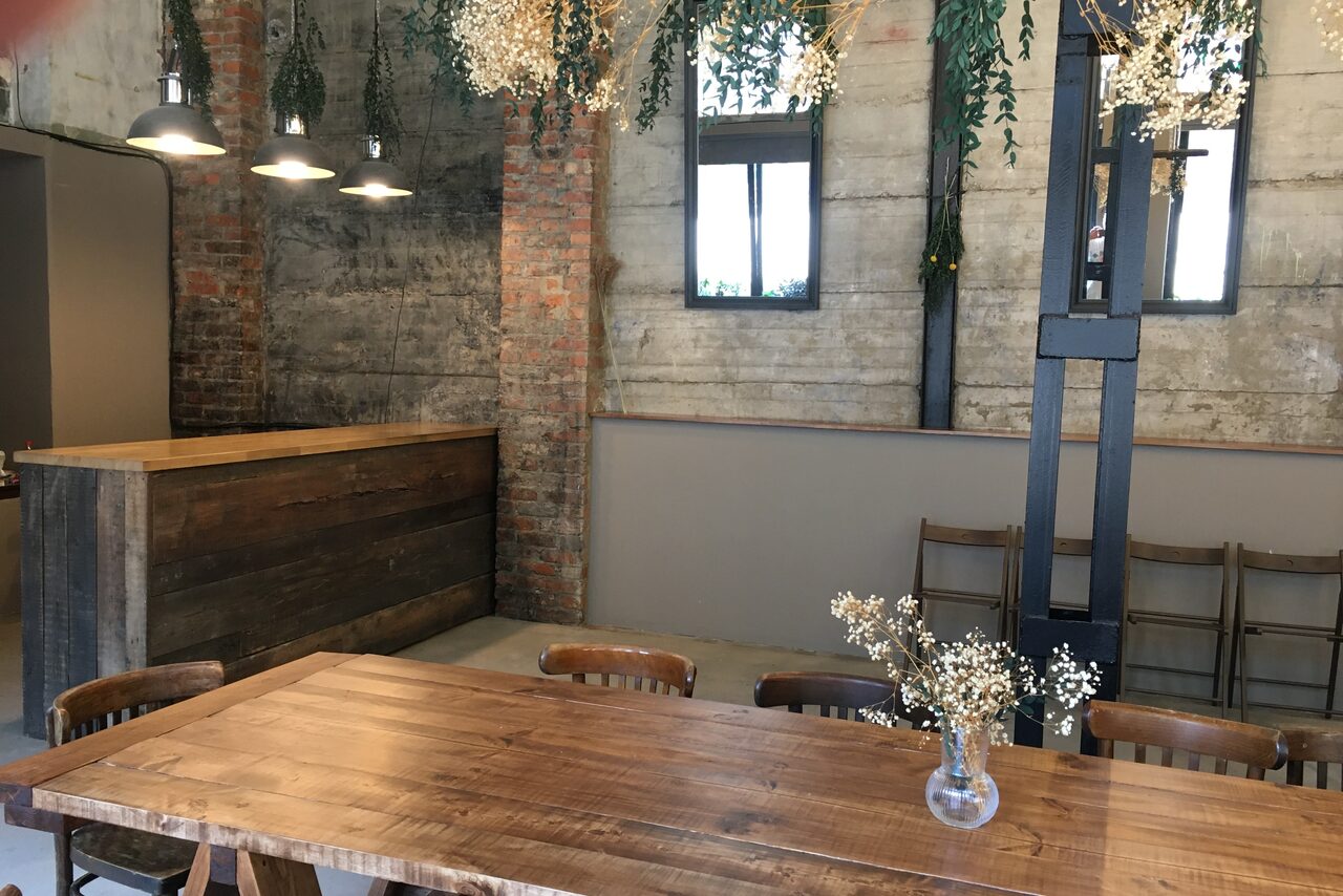 Арендовать Лофт с отдельным входом и большими окнами