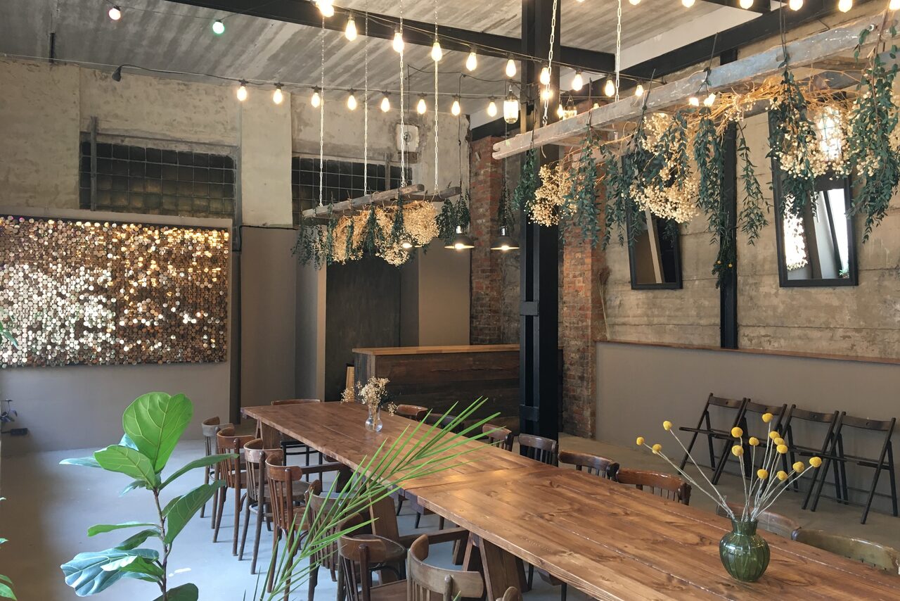 Арендовать Лофт с отдельным входом и большими окнами