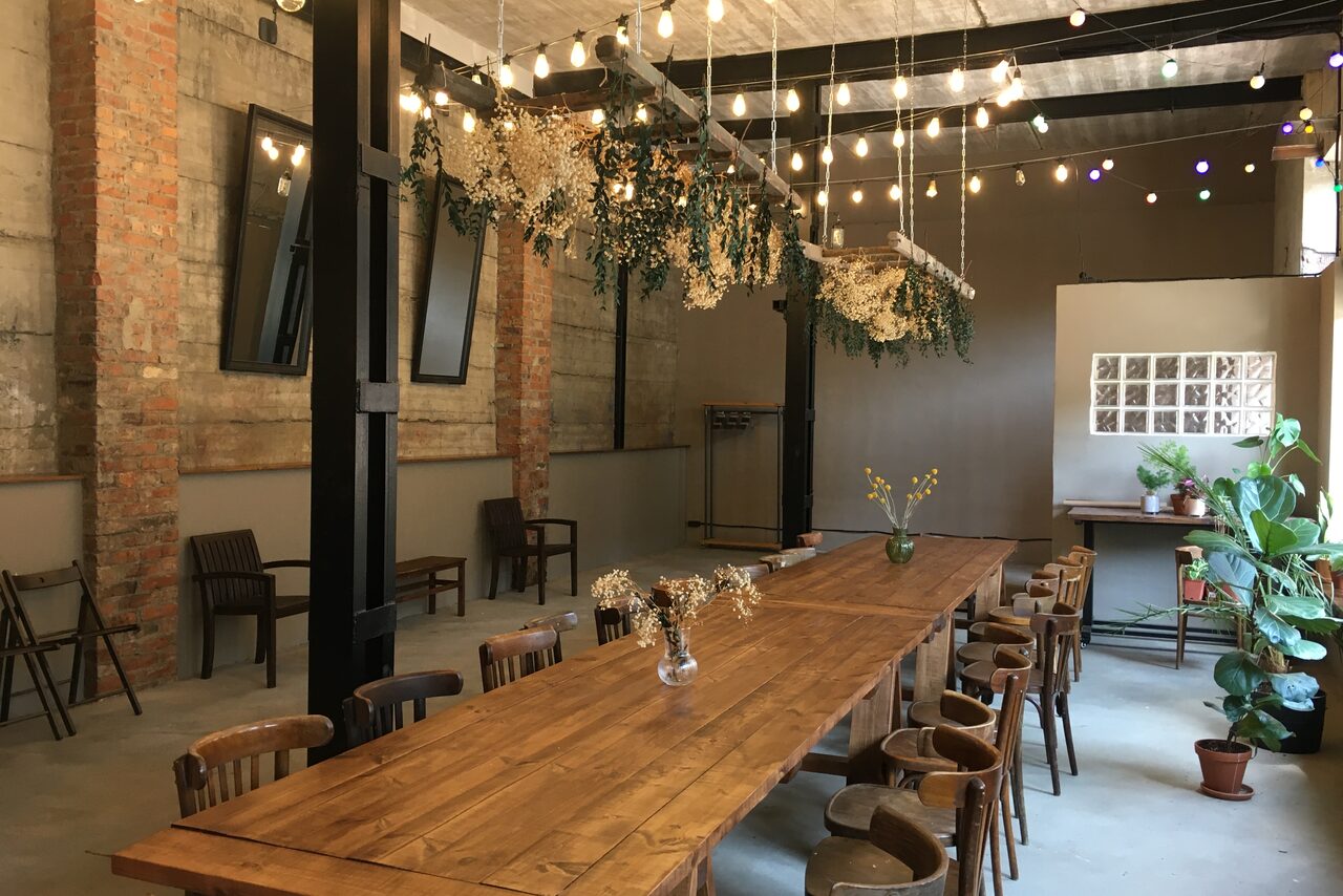 Арендовать Лофт с отдельным входом и большими окнами