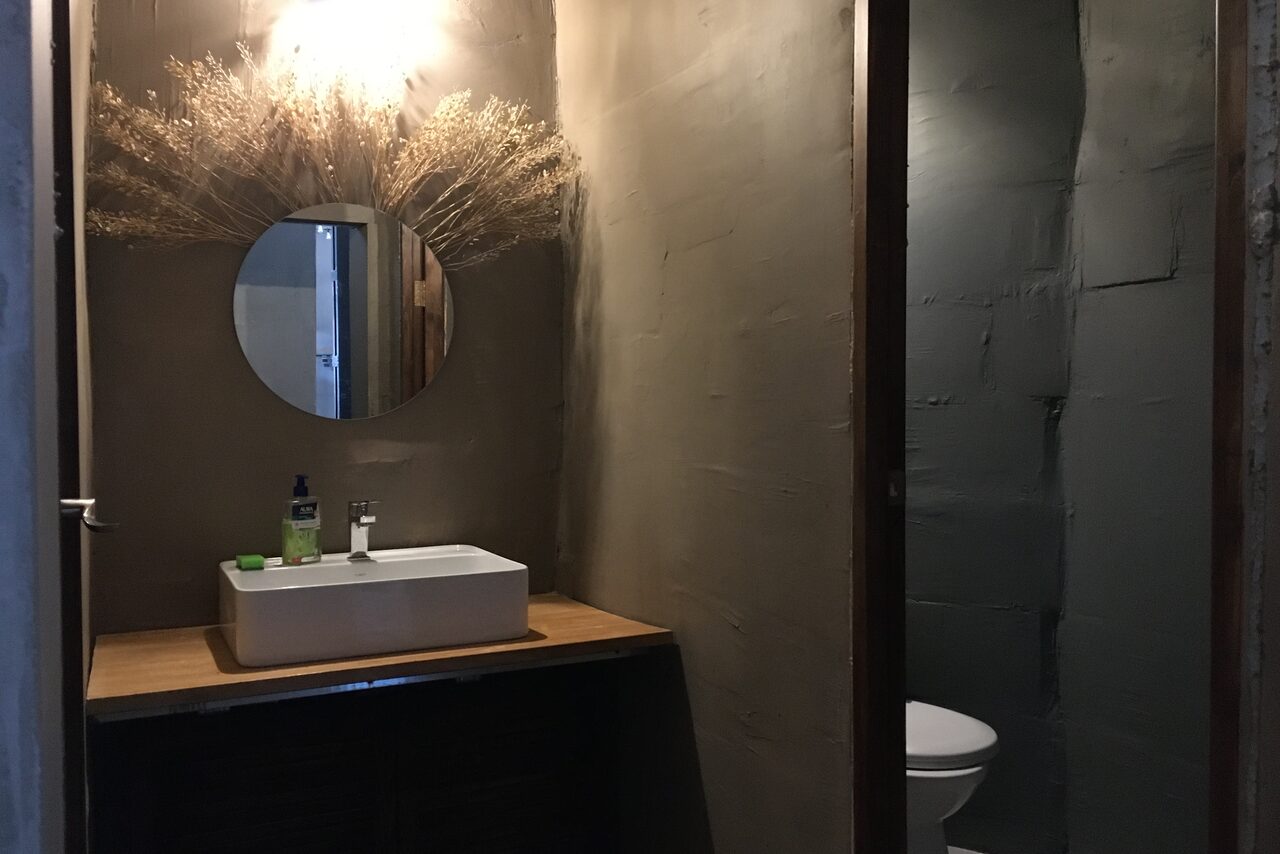 Арендовать Лофт с отдельным входом и большими окнами