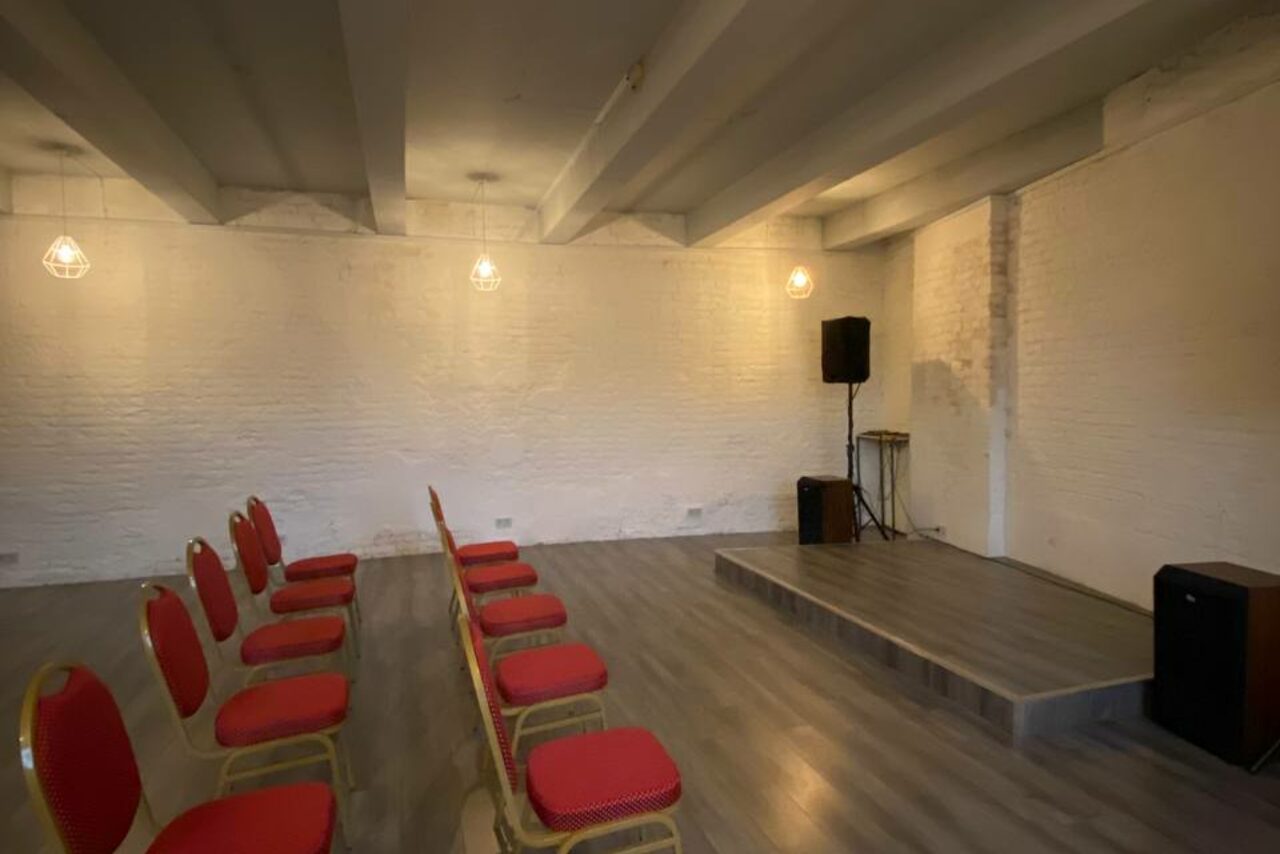 Арендовать Красая Баронесса Стилизованный лофт на набережной