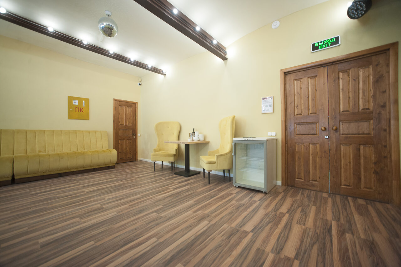 Арендовать Светлое пространство с колонной и дизайнерским потолком