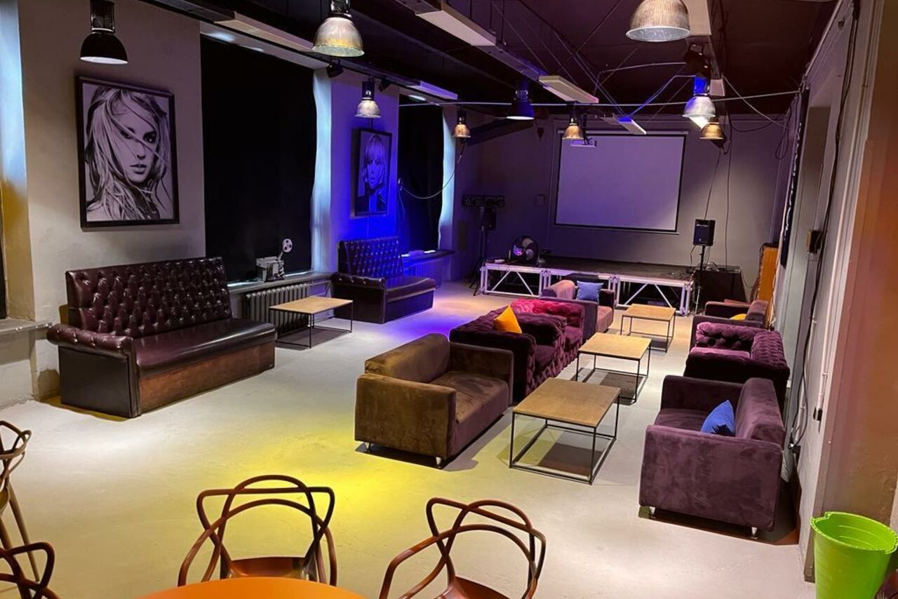 Арендовать Linza зал со сценой