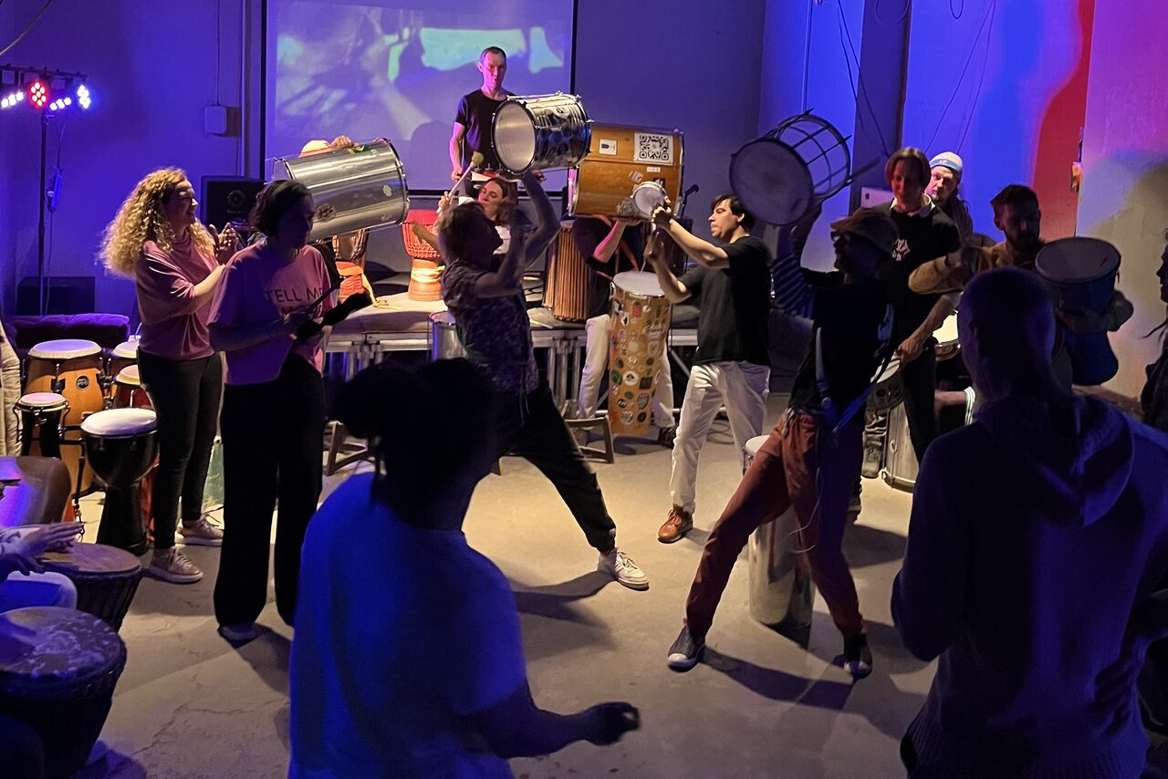 Арендовать Linza зал со сценой