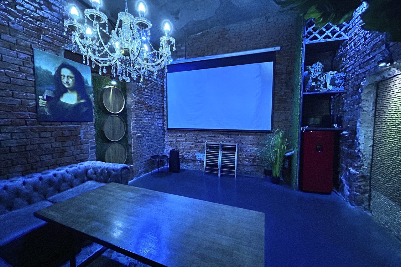 Арендовать Лофт в стиле винного погреба