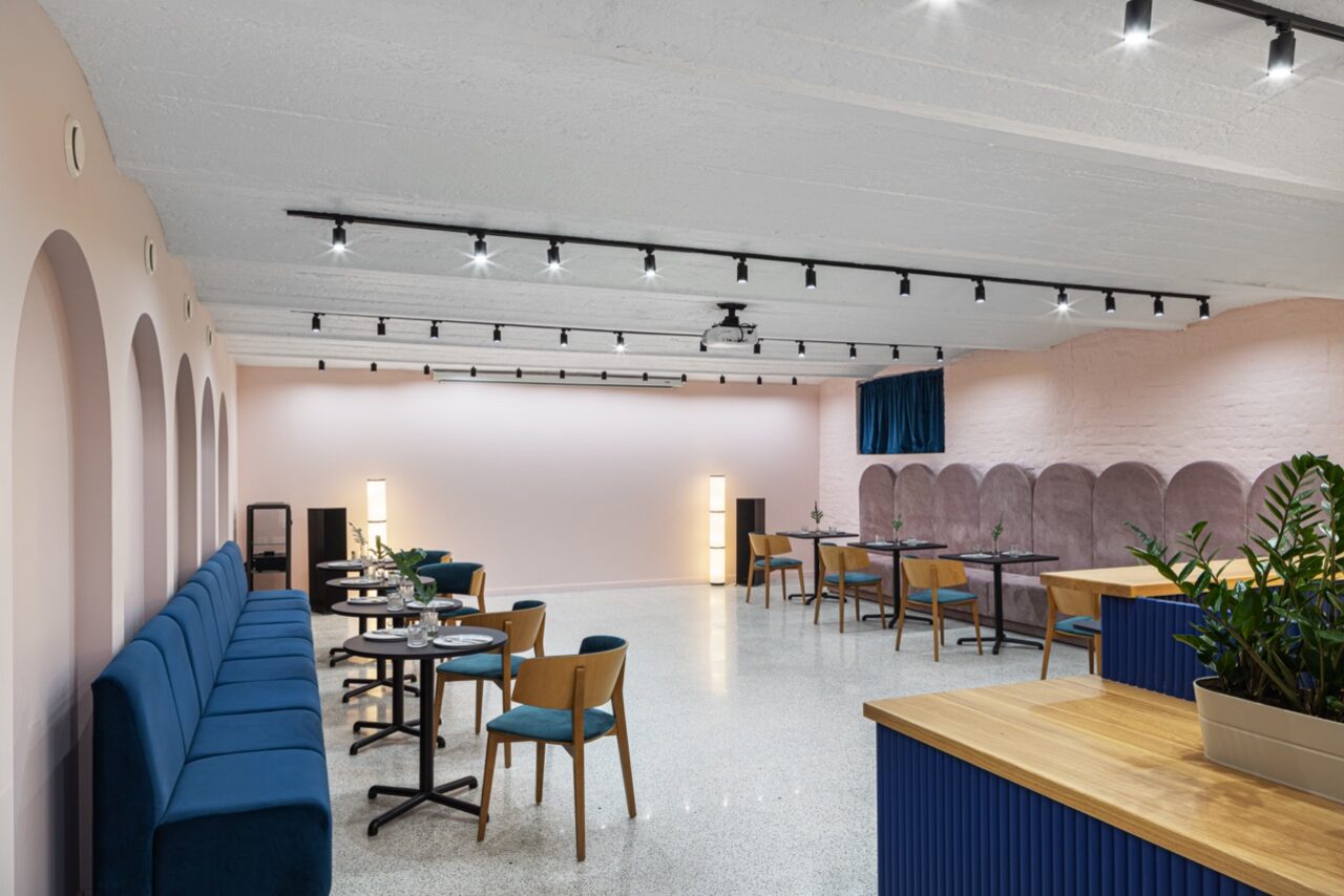 Арендовать Стилизованный лофт в сине-розовых оттенках