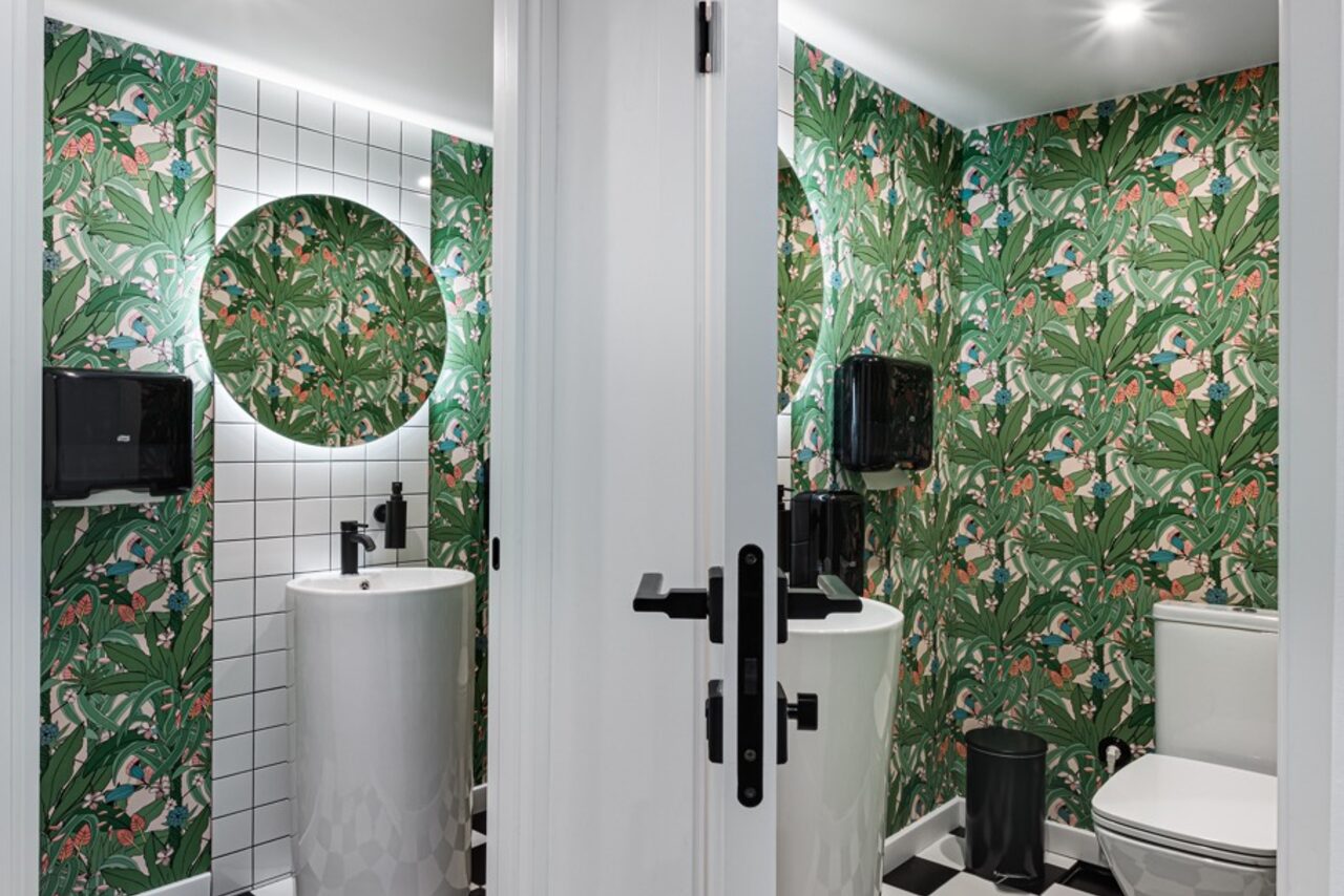 Арендовать Стилизованный лофт в сине-розовых оттенках