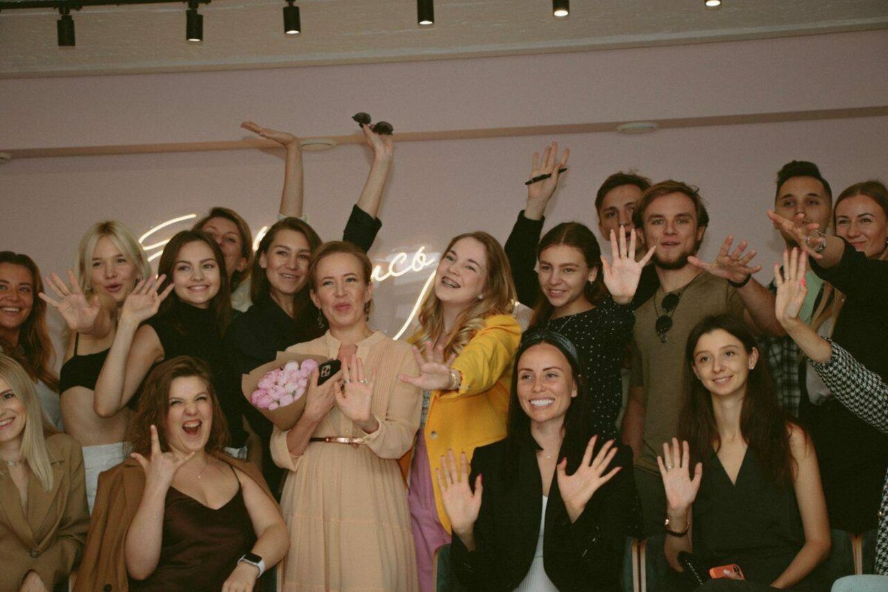 Арендовать Стилизованный лофт в сине-розовых оттенках