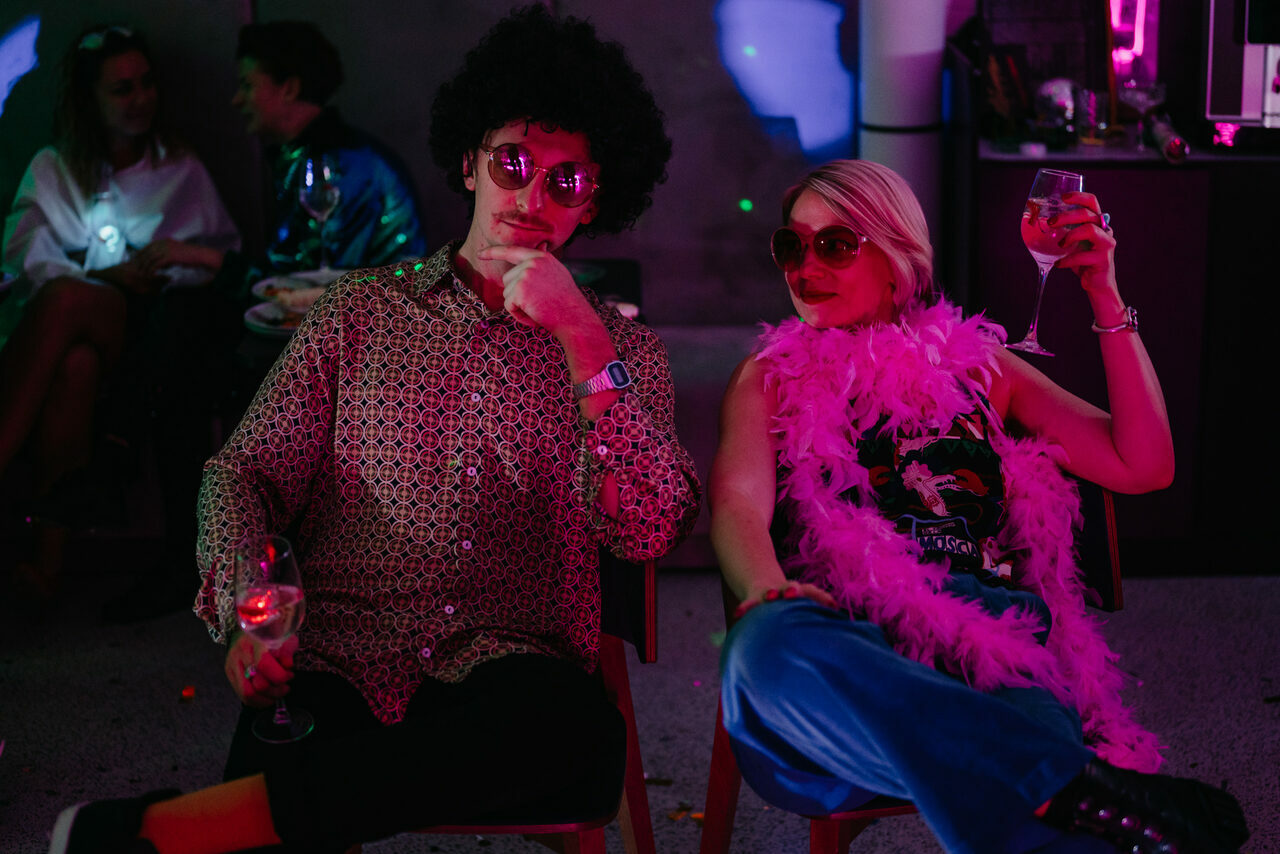 Арендовать Стилизованный лофт в сине-розовых оттенках