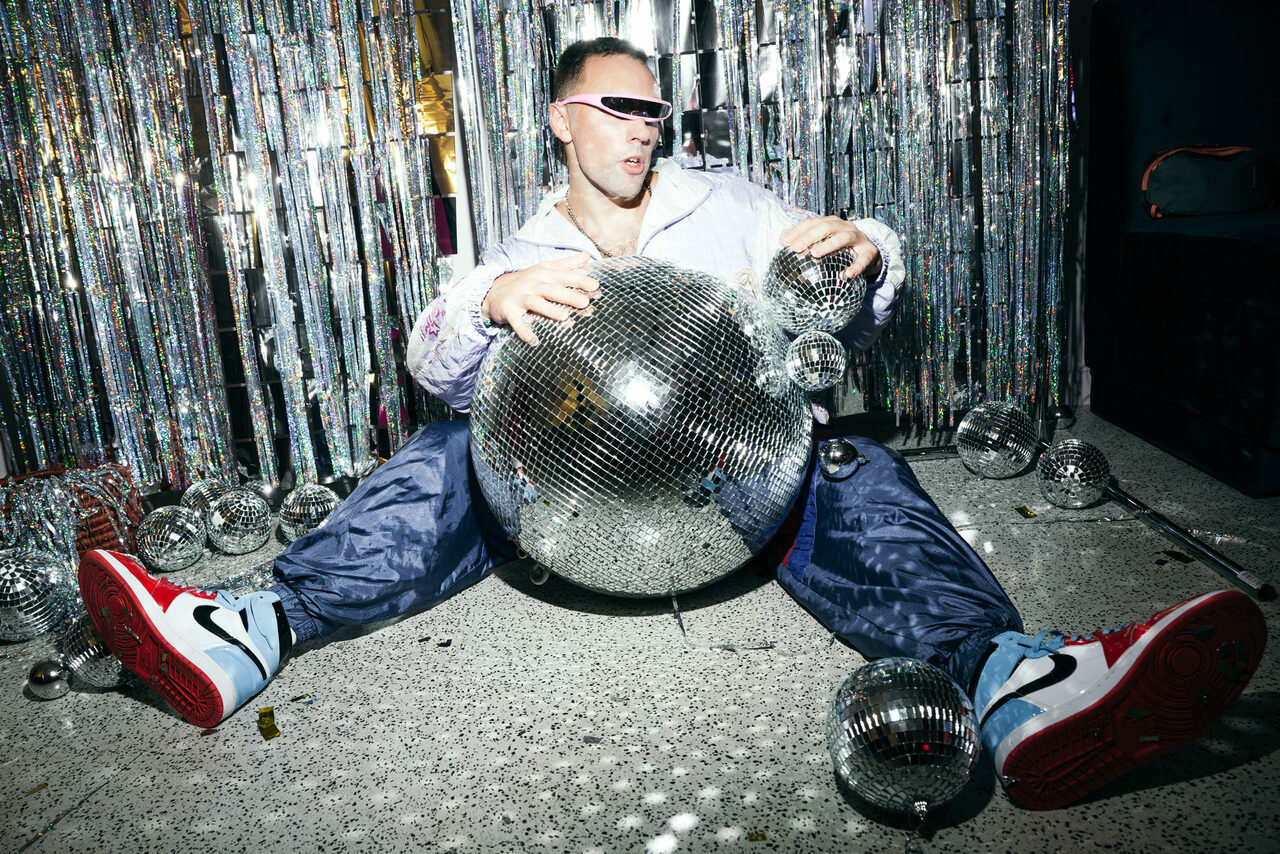 Арендовать Стилизованный лофт в сине-розовых оттенках