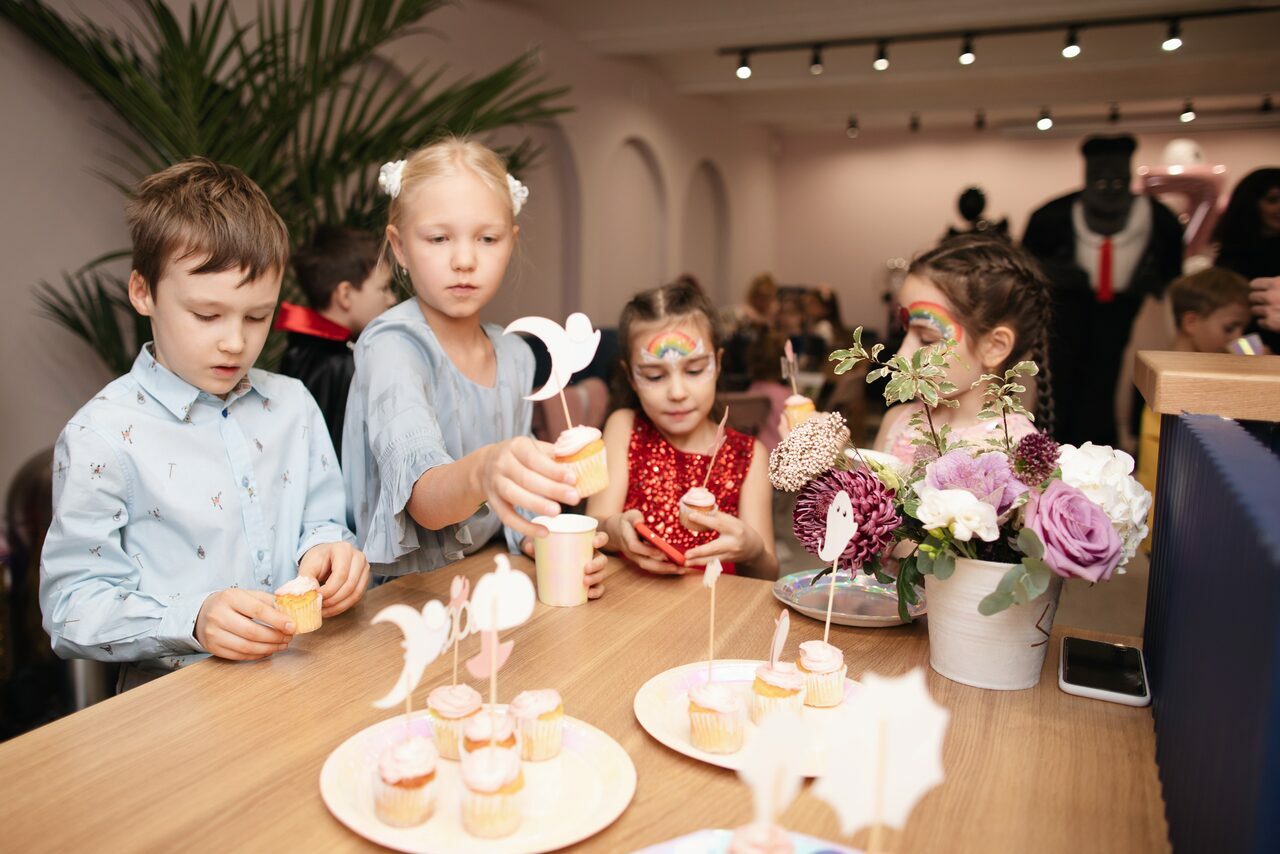 Арендовать Стилизованный лофт в сине-розовых оттенках