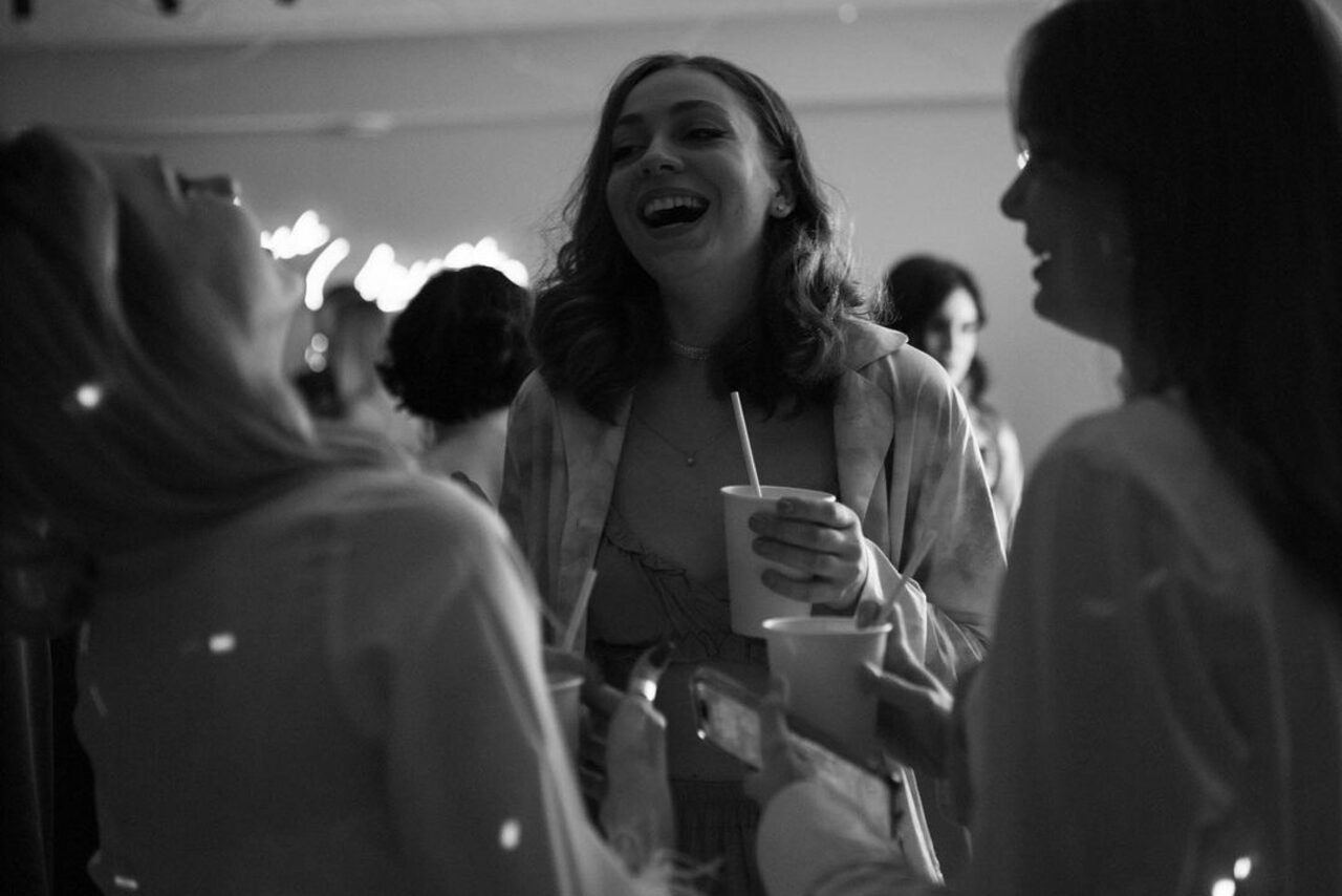 Арендовать Стилизованный лофт в сине-розовых оттенках