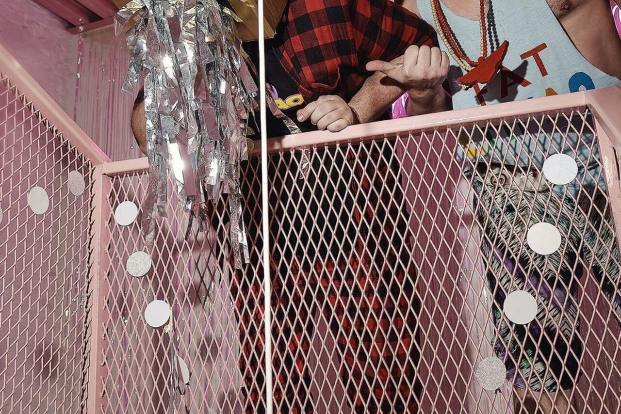 Арендовать Стилизованный лофт в сине-розовых оттенках