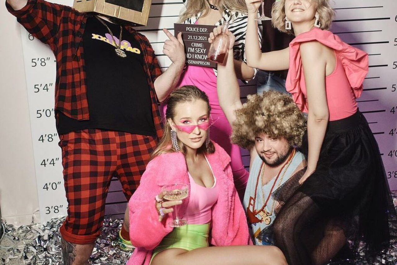 Арендовать Стилизованный лофт в сине-розовых оттенках