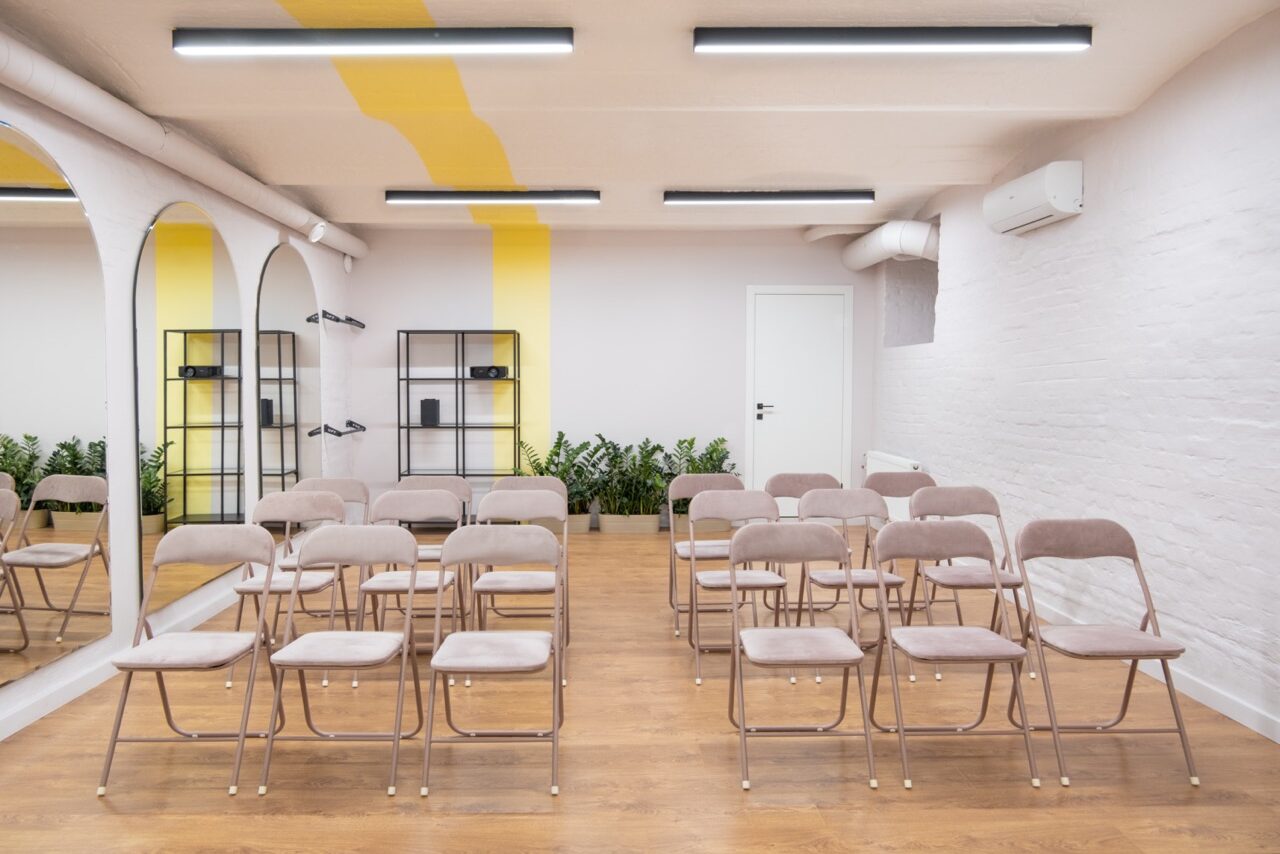 Арендовать Светлый конференц-зал