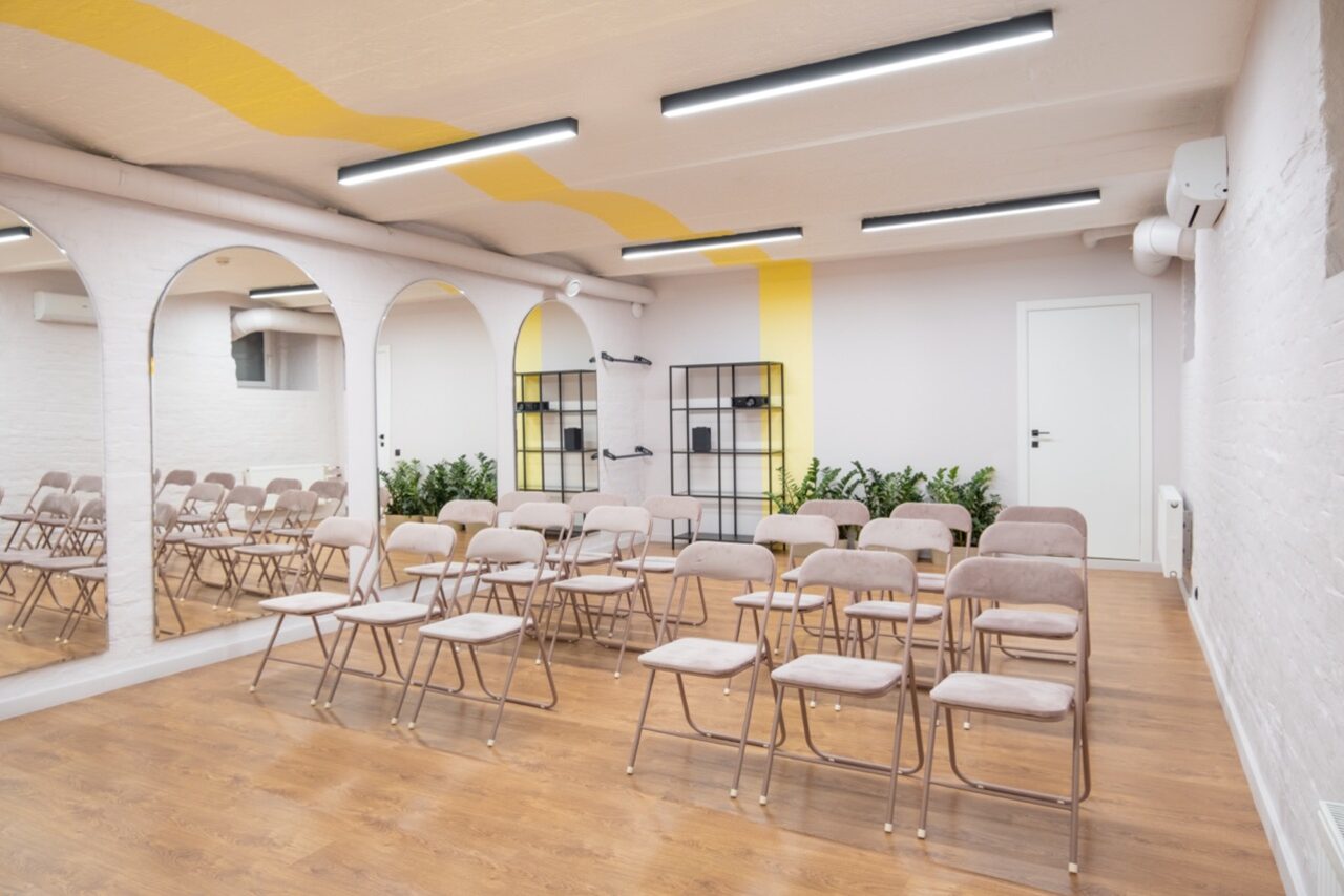 Арендовать Светлый конференц-зал