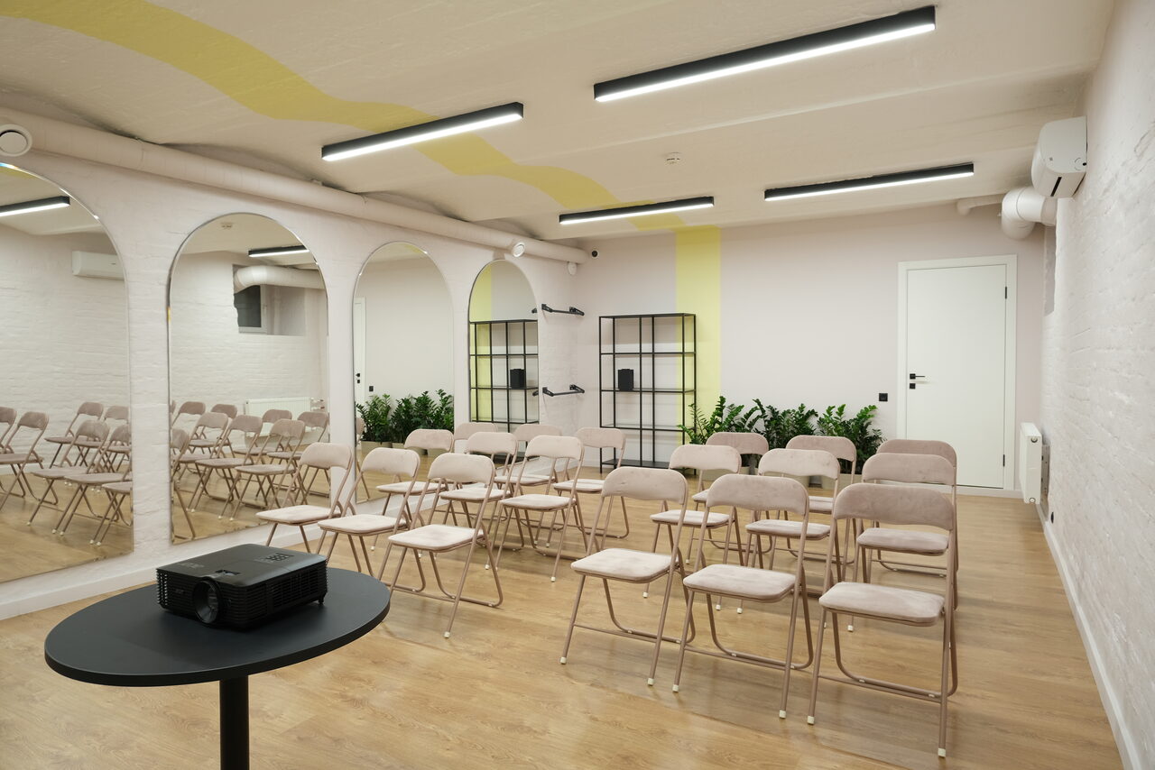 Арендовать Светлый конференц-зал