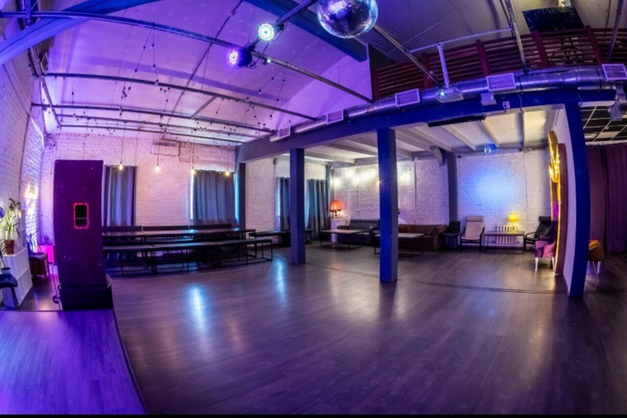 Арендовать Просторный лофт в центре города