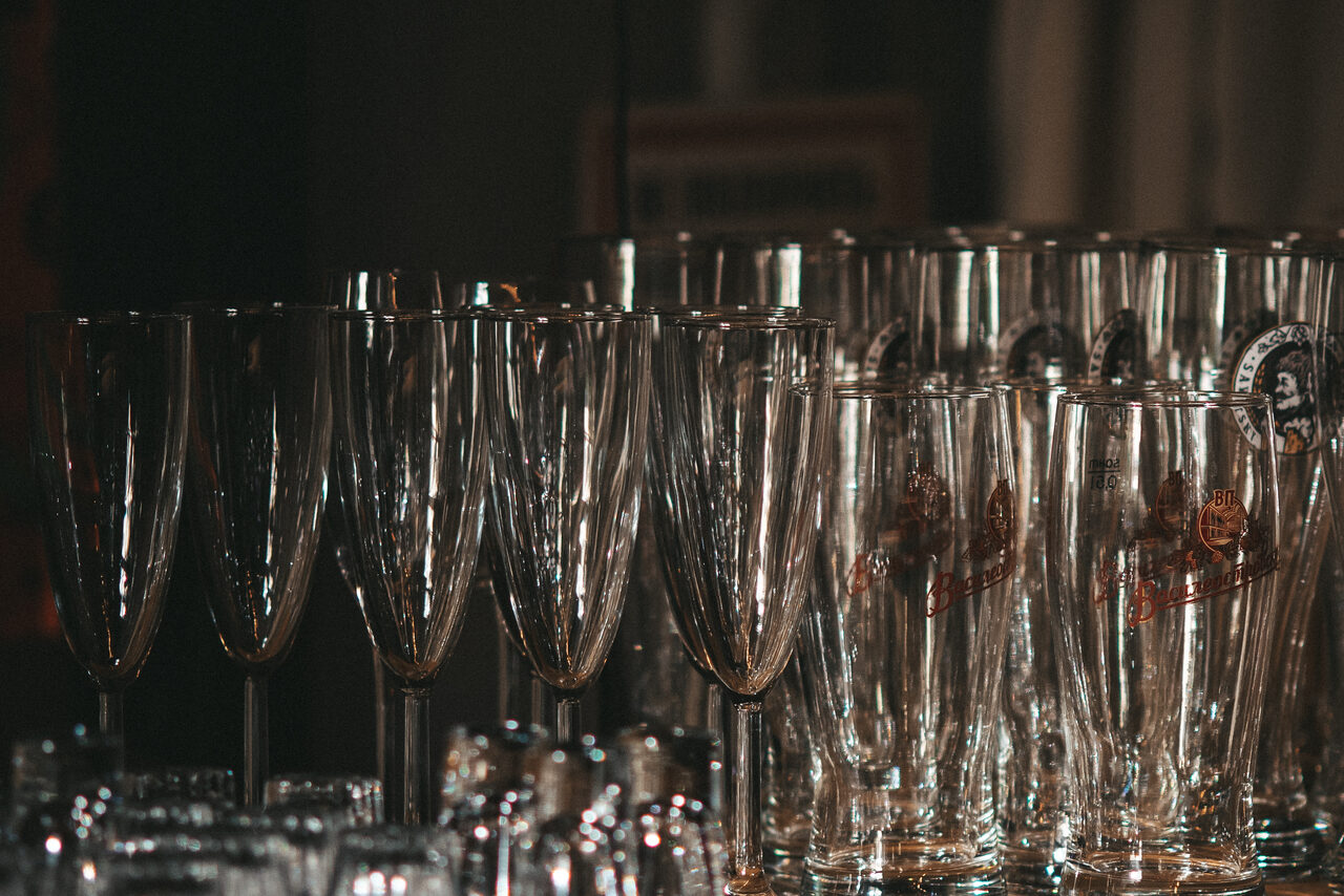 Арендовать Бар под закрытие со сценой 