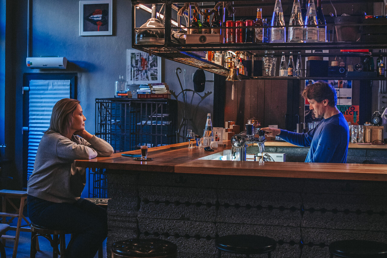 Арендовать Бар под закрытие со сценой 