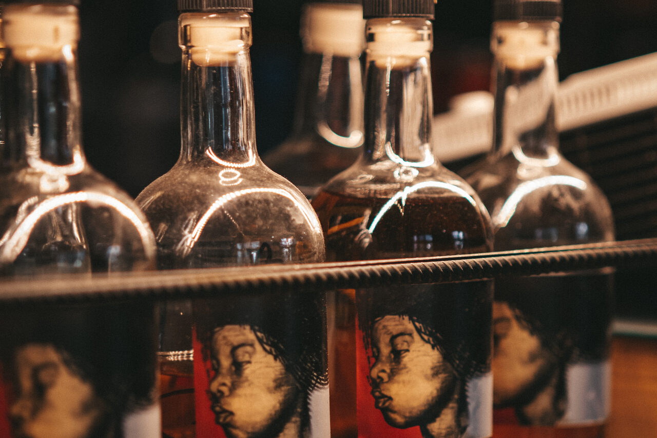 Арендовать Бар под закрытие со сценой 