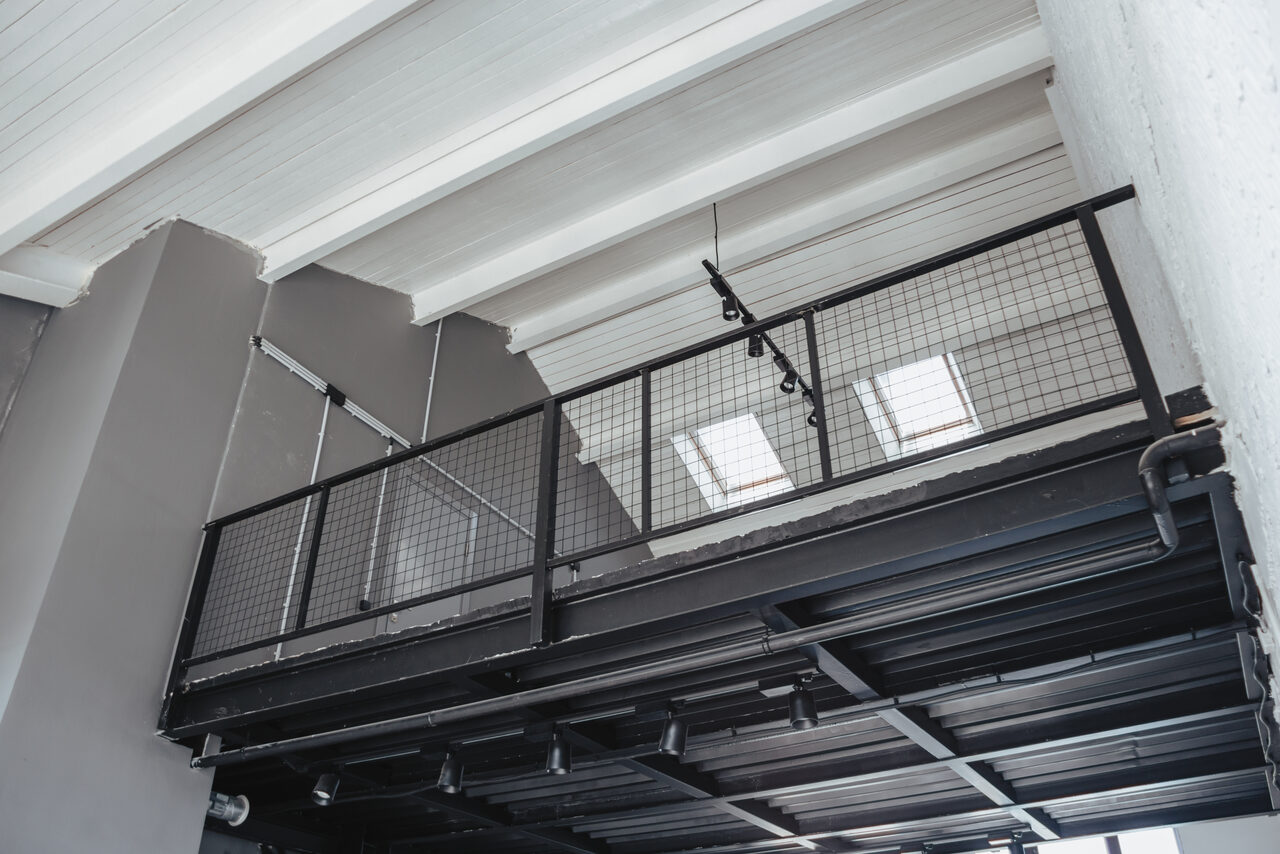 Арендовать Светлый лофт с высокими потолками