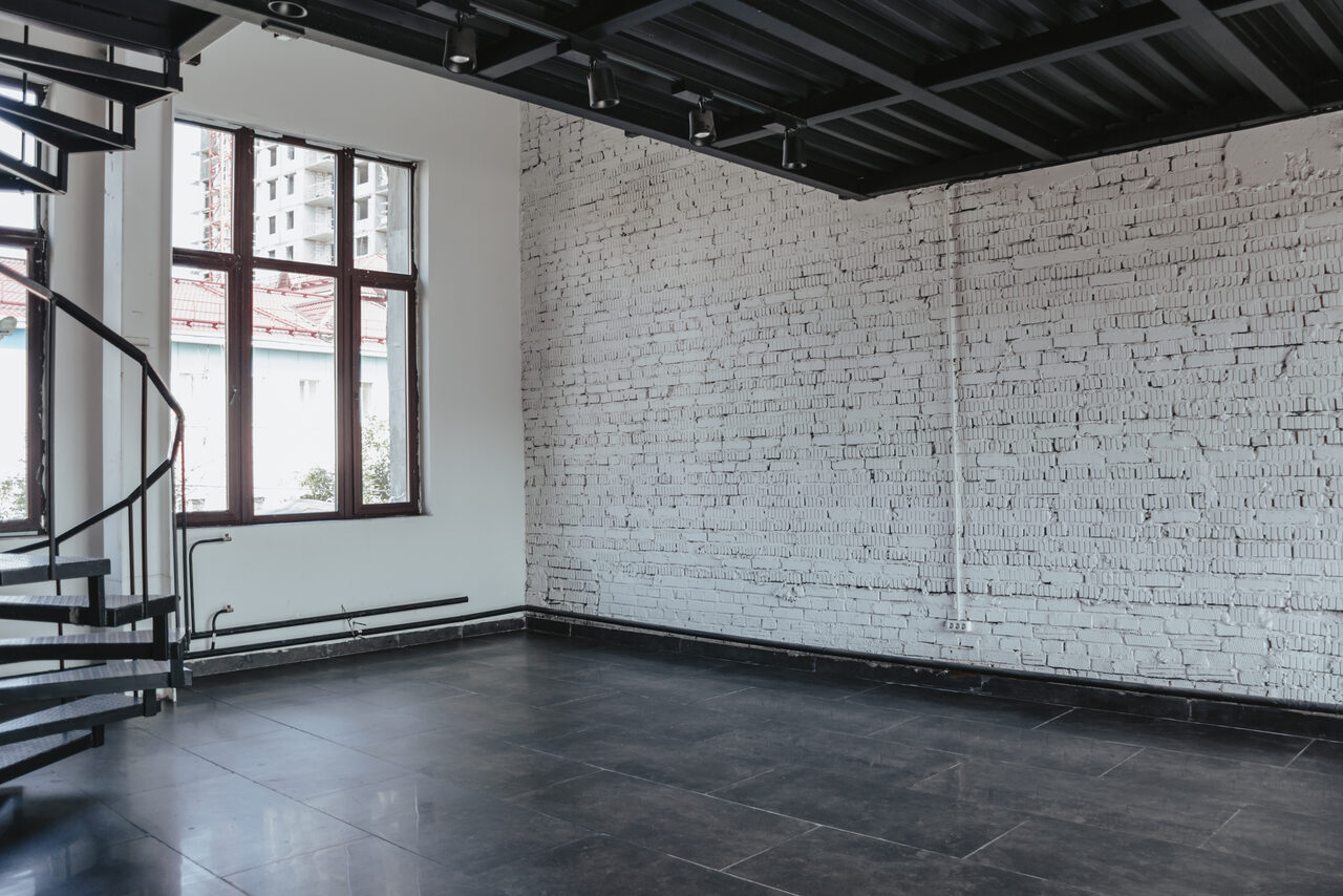 Арендовать Светлый лофт с высокими потолками