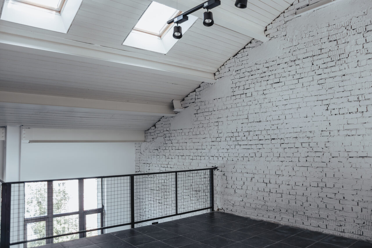 Арендовать Светлый лофт с высокими потолками