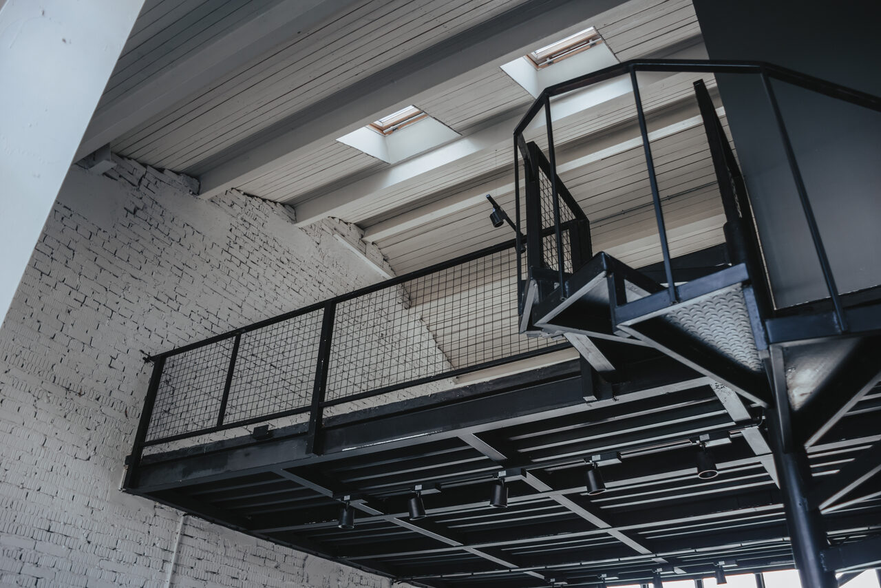 Арендовать Светлый лофт с высокими потолками