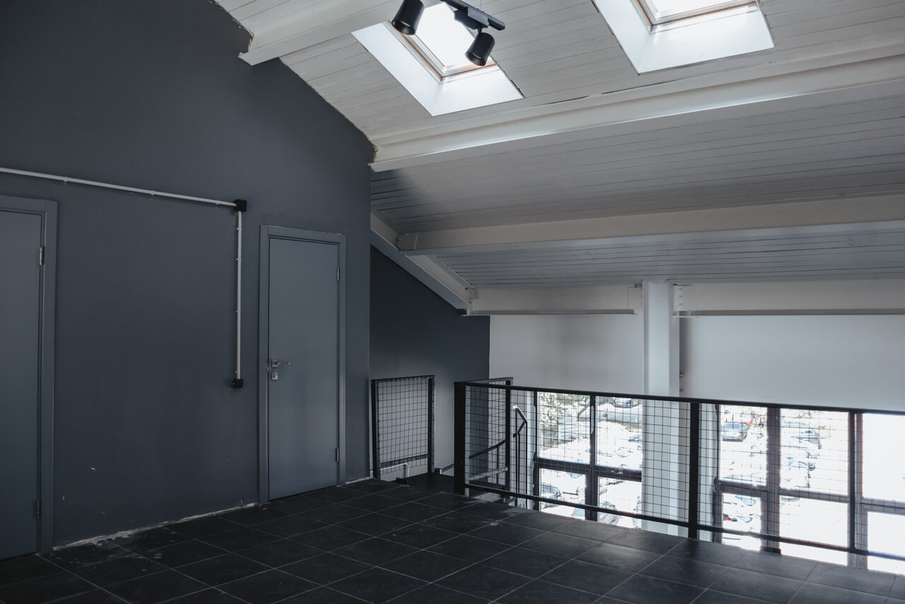 Арендовать Светлый лофт с высокими потолками