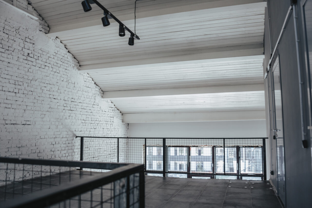 Арендовать Светлый лофт с высокими потолками