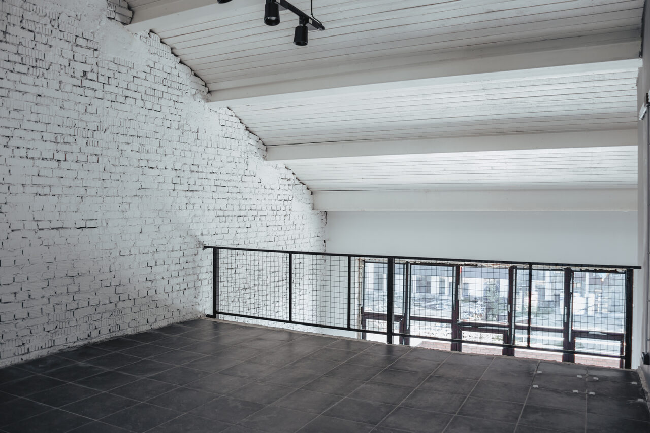 Арендовать Светлый лофт с высокими потолками