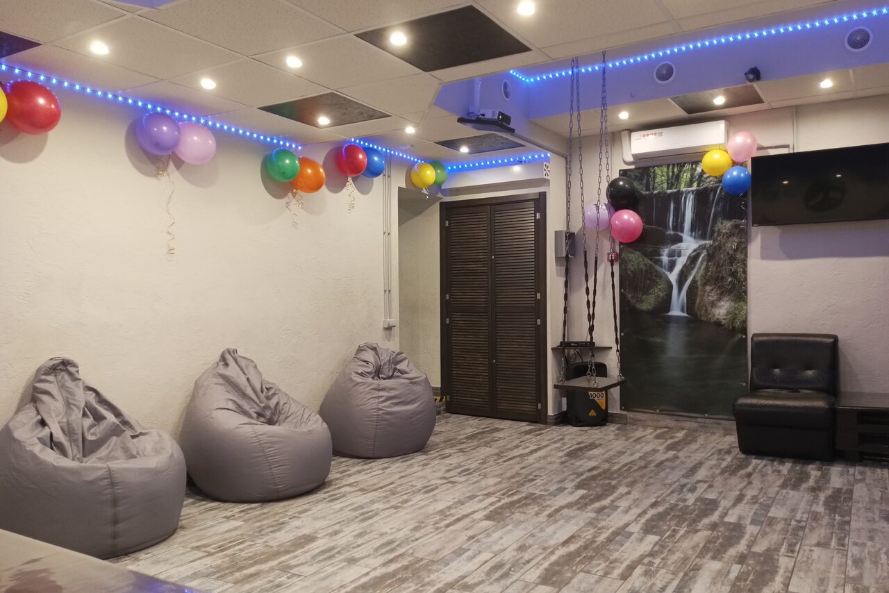 Арендовать Уютный лофт с меловой стеной