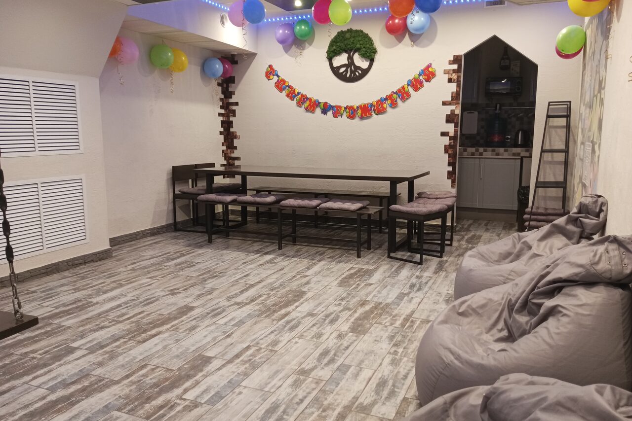 Арендовать Уютный лофт с меловой стеной