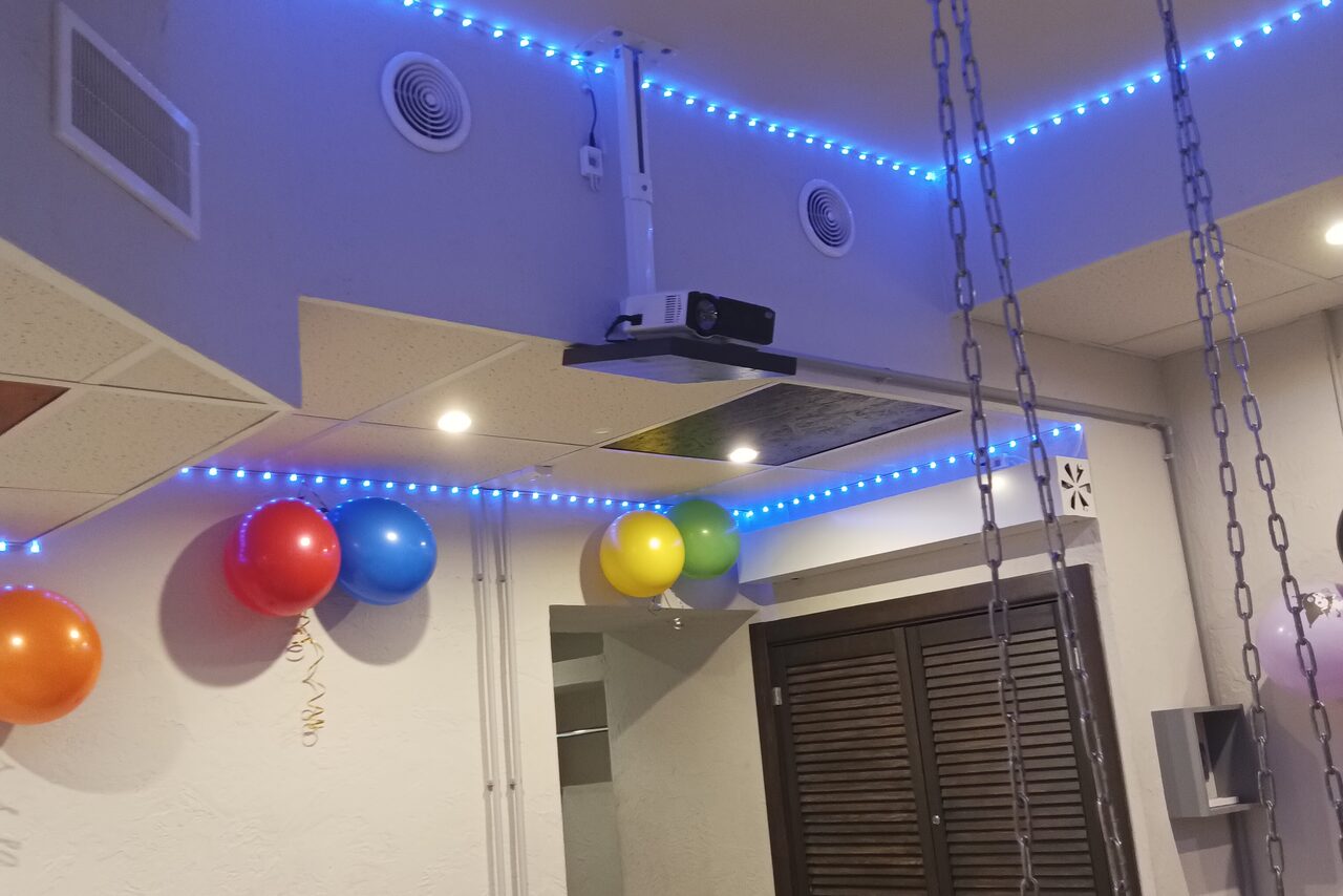 Арендовать Уютный лофт с меловой стеной