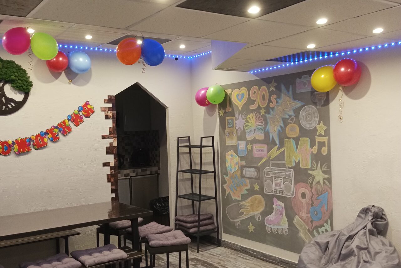 Арендовать Уютный лофт с меловой стеной