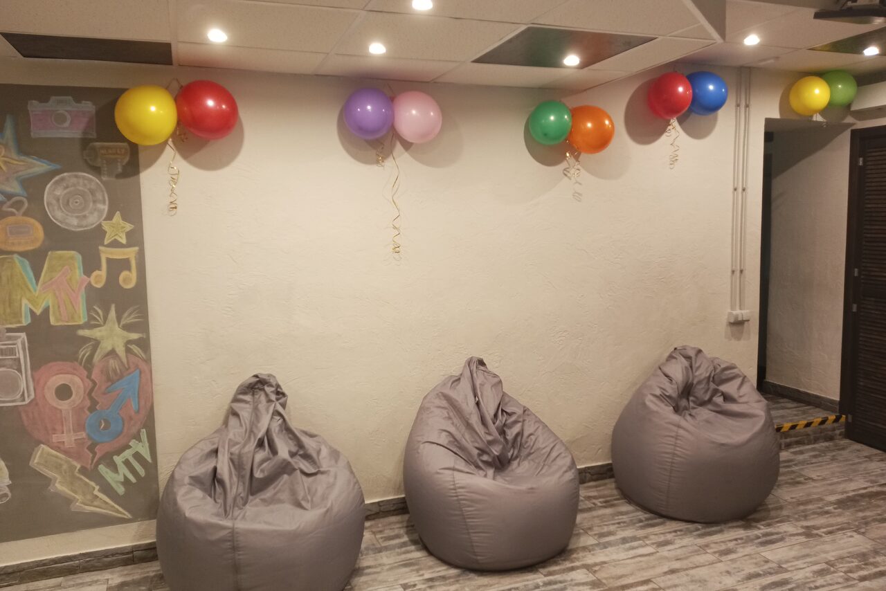 Арендовать Уютный лофт с меловой стеной