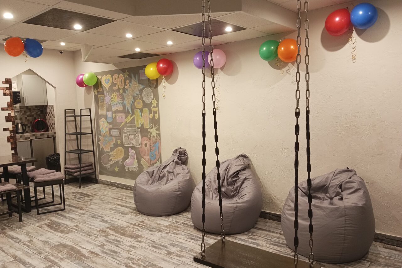 Арендовать Уютный лофт с меловой стеной