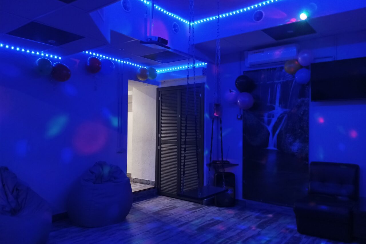 Арендовать Уютный лофт с меловой стеной