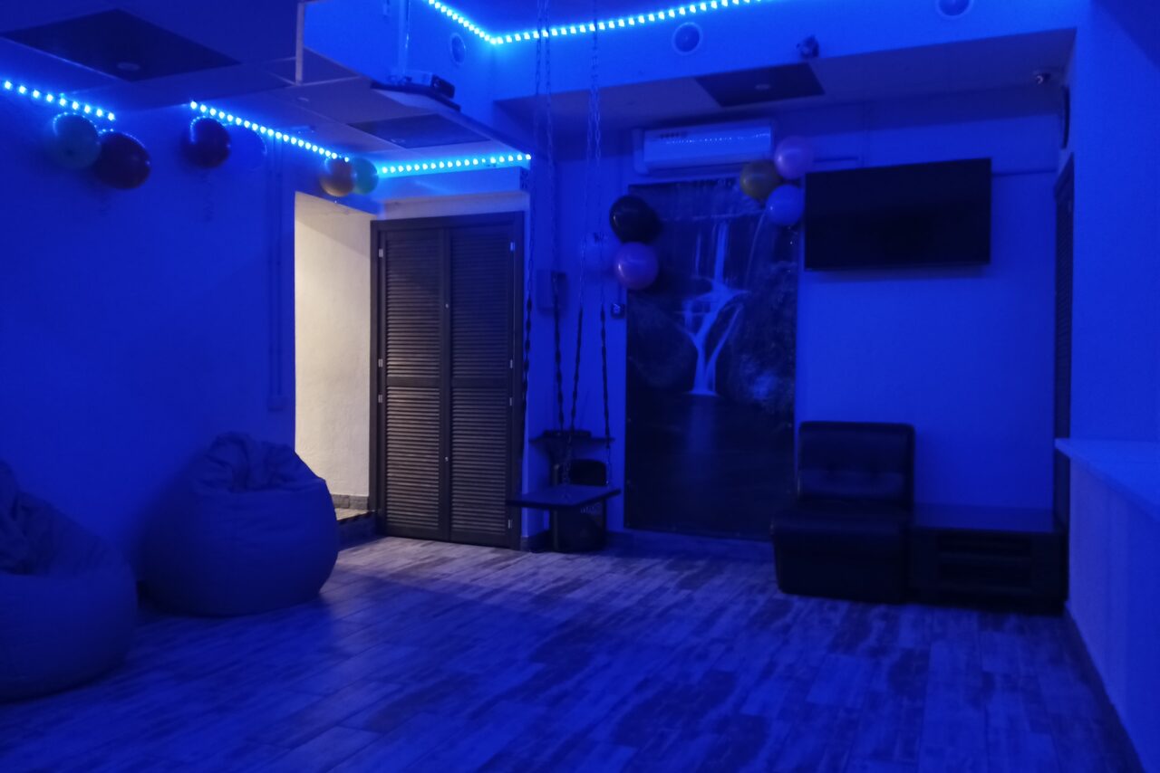 Арендовать Уютный лофт с меловой стеной