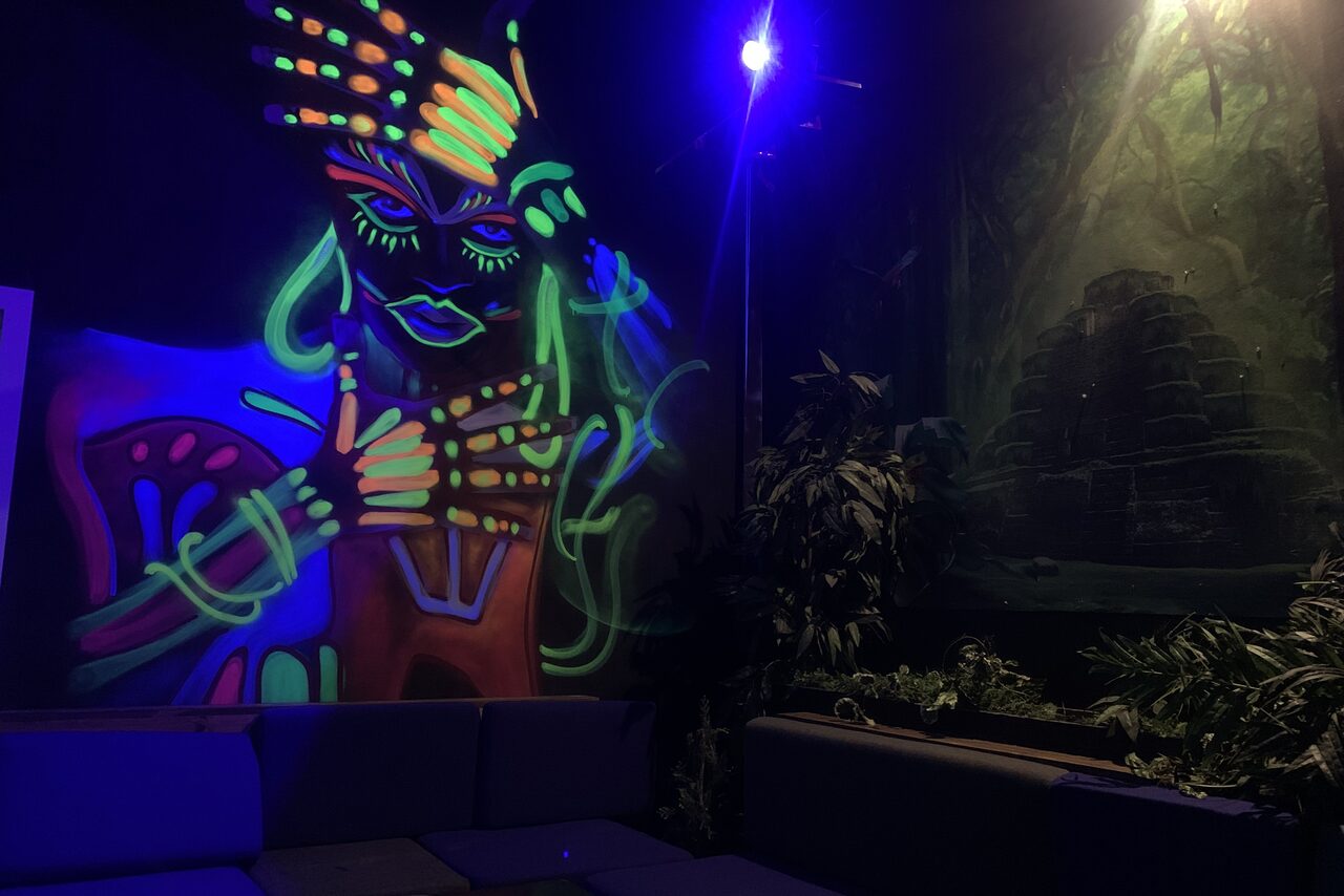 Арендовать Лаунж-бар в тропическом стиле